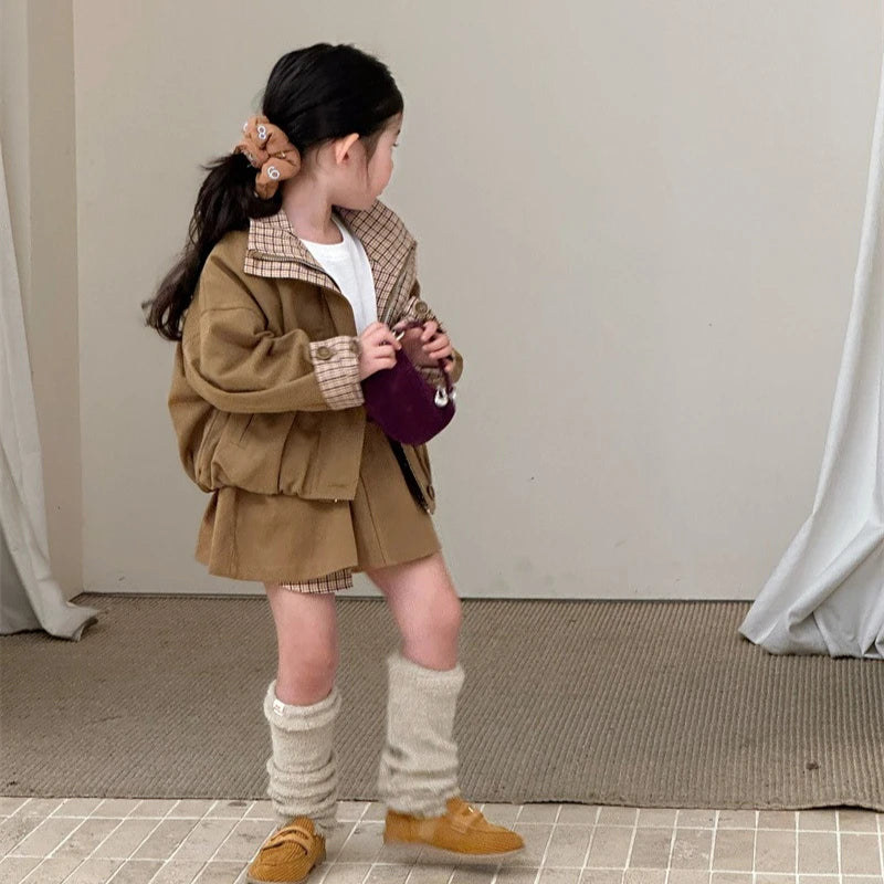 Girls Suit 2025 Autumn and Winter New Childrens Clothing Girl Baby Retro Splicing Plingham Cardigan Coat Pleated Skirt Two Sets