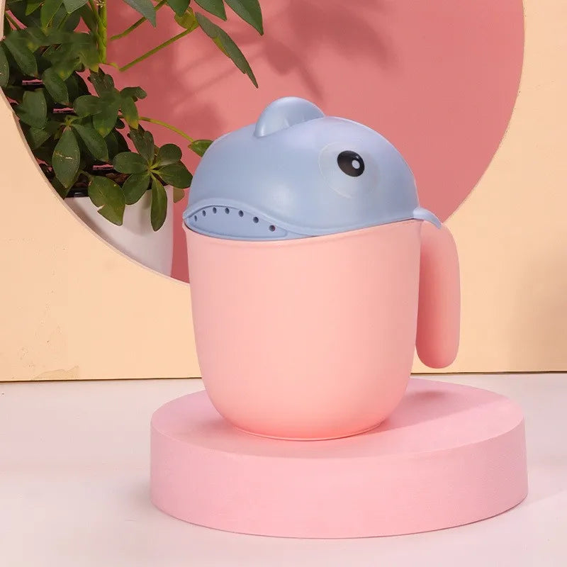 Cute Baby Shampoo Rinse Cup Baby Piggy Cartoon Bath Rinser Pail to Wash Hair and Wash Out Shampoo by Protecting Infant Eyes