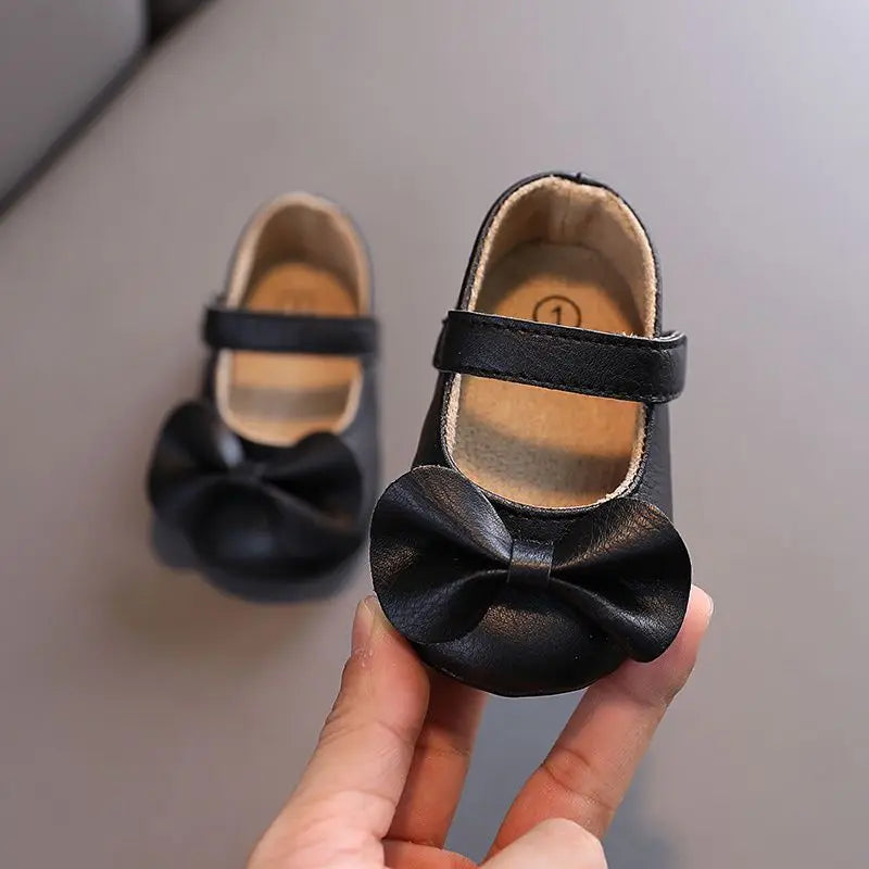 Baby Girl Casual and Comfortable Solid Color Mary Jane Shoes Lightweight and Non Slip Spring and Autumn Walking Shoes