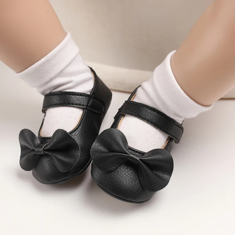 Baby Girl Casual and Comfortable Solid Color Mary Jane Shoes Lightweight and Non Slip Spring and Autumn Walking Shoes