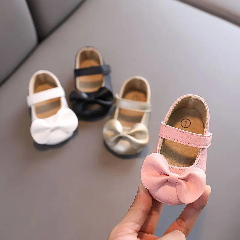 Baby Girl Casual and Comfortable Solid Color Mary Jane Shoes Lightweight and Non Slip Spring and Autumn Walking Shoes