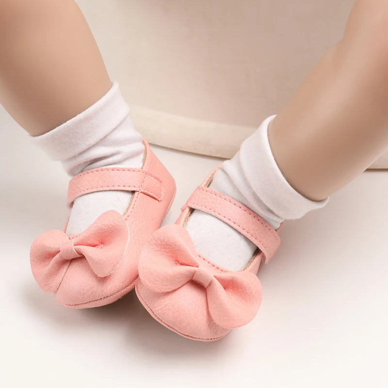 Baby Girl Casual and Comfortable Solid Color Mary Jane Shoes Lightweight and Non Slip Spring and Autumn Walking Shoes