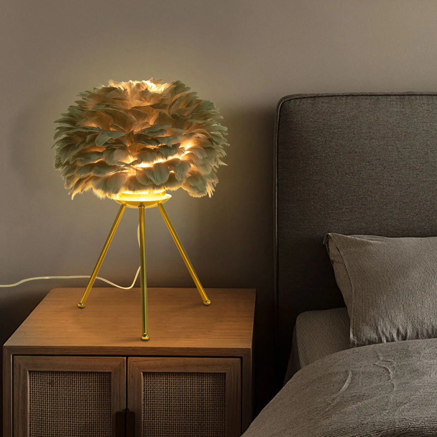 Grey Feather Desk Lamp, Tripod Lamp Suitable for Studies, Living Rooms, Dining Rooms, Cafes, Studios, Clubs