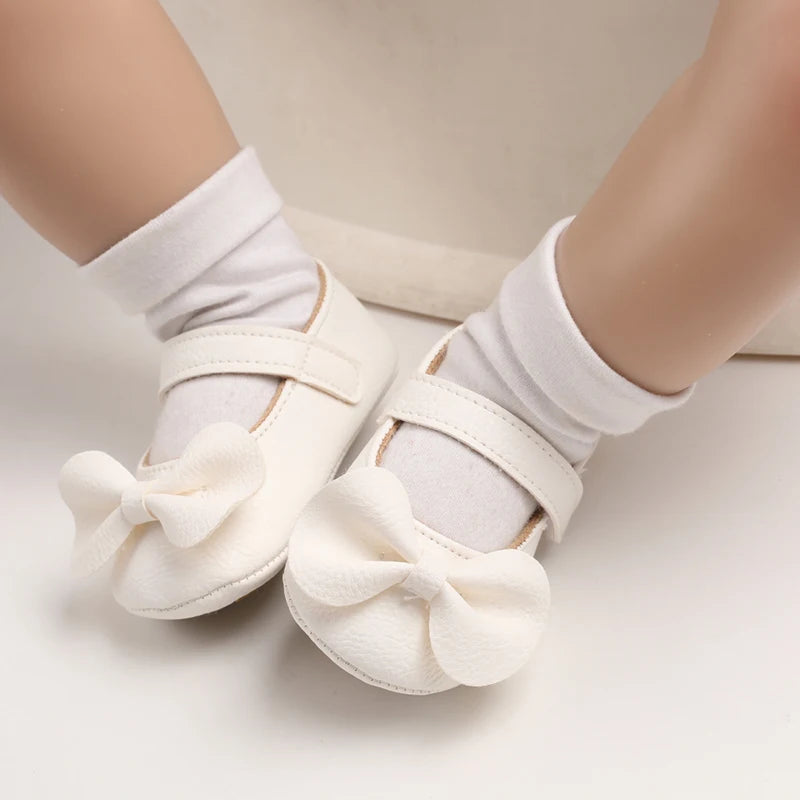 Baby Girl Casual and Comfortable Solid Color Mary Jane Shoes Lightweight and Non Slip Spring and Autumn Walking Shoes