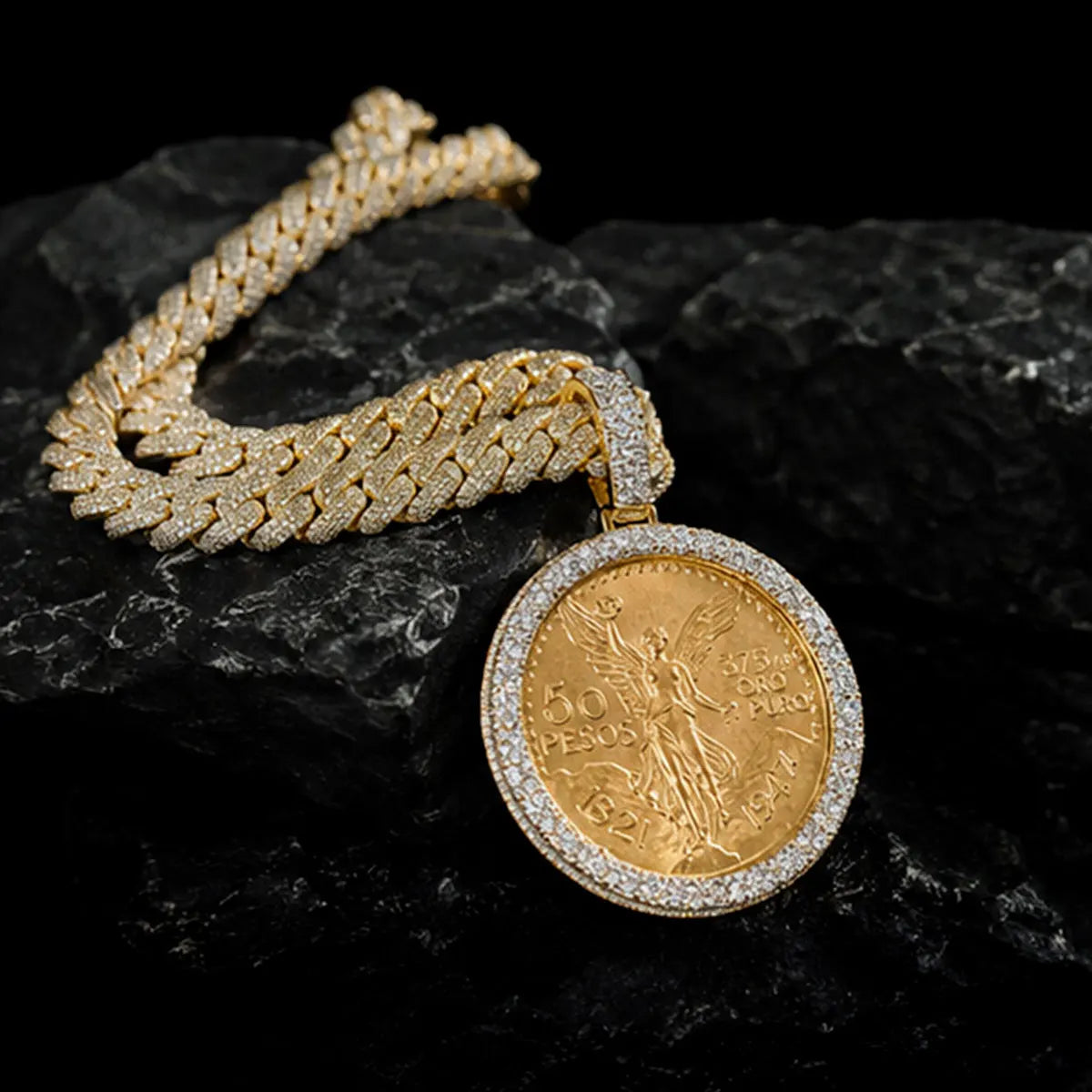 Cuban Chain Necklace Coin Medal Pendant is suitable for Christmas and Easter streetwear shows and can be paired with Cuban Chain decorative accessories. It is a unique jewelry gift for holidays/birthdays/parties