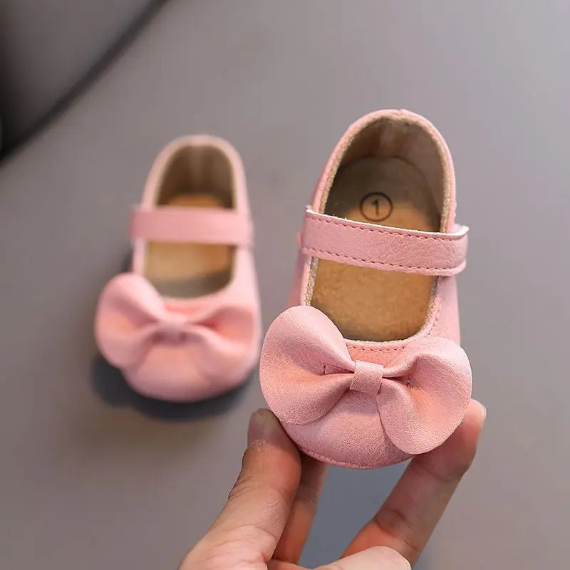 Baby Girl Casual and Comfortable Solid Color Mary Jane Shoes Lightweight and Non Slip Spring and Autumn Walking Shoes